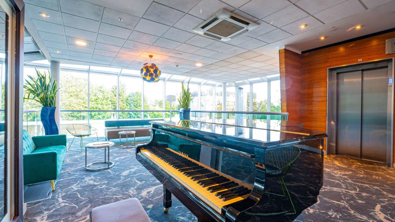 Novotel London West